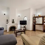Exclusive Retreat In Vilamoura, Private Pool, Off-street Parking, Free Ac Wifi