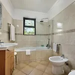Villa Exclusive Retreat In Vilamoura, Private Pool, Off-street Parking, Free Ac Wifi *