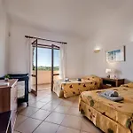 Villa Exclusive Retreat In Vilamoura, Private Pool, Off-street Parking, Free Ac Wifi