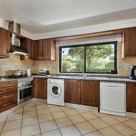 Exclusive Retreat In Vilamoura, Private Pool, Off-street Parking, Free Ac Wifi Villa