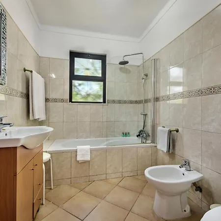 Villa Exclusive Retreat In Vilamoura, Private Pool, Off-street Parking, Free Ac Wifi *