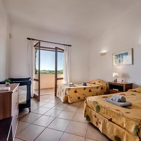 Villa Exclusive Retreat In Vilamoura, Private Pool, Off-street Parking, Free Ac Wifi