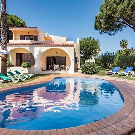 Villa Exclusive Retreat In Vilamoura, Private Pool, Off-street Parking, Free Ac Wifi Quarteira
