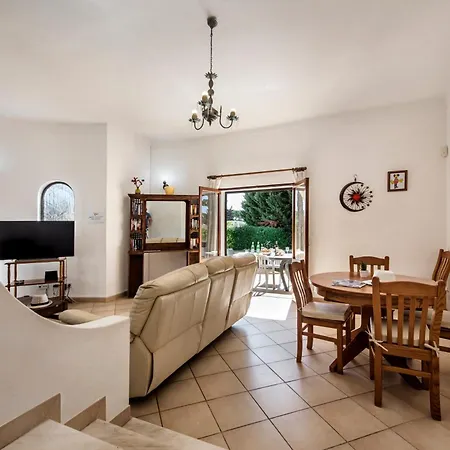 Exclusive Retreat In Vilamoura, Private Pool, Off-street Parking, Free Ac Wifi 别墅 奎特里拉
