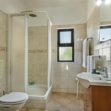 Exclusive Retreat In Vilamoura, Private Pool, Off-street Parking, Free Ac Wifi * 奎特里拉