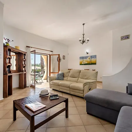 Exclusive Retreat In Vilamoura, Private Pool, Off-street Parking, Free Ac Wifi Villa