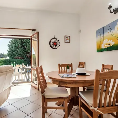 Exclusive Retreat In Vilamoura, Private Pool, Off-street Parking, Free Ac Wifi 别墅 *