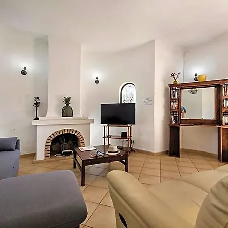 Exclusive Retreat In Vilamoura, Private Pool, Off-street Parking, Free Ac Wifi *