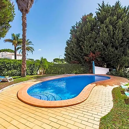 Exclusive Retreat In Vilamoura, Private Pool, Off-street Parking, Free Ac Wifi Villa