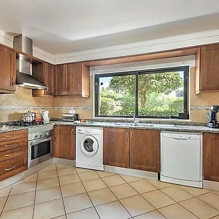 Villa Exclusive Retreat In Vilamoura, Private Pool, Off-street Parking, Free Ac Wifi