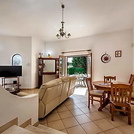 Exclusive Retreat In Vilamoura, Private Pool, Off-street Parking, Free Ac Wifi Vilamoura