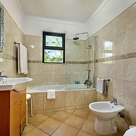 Exclusive Retreat In Vilamoura, Private Pool, Off-street Parking, Free Ac Wifi Vilamoura