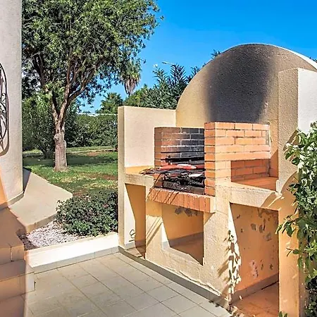 Villa Exclusive Retreat In Vilamoura, Private Pool, Off-street Parking, Free Ac Wifi