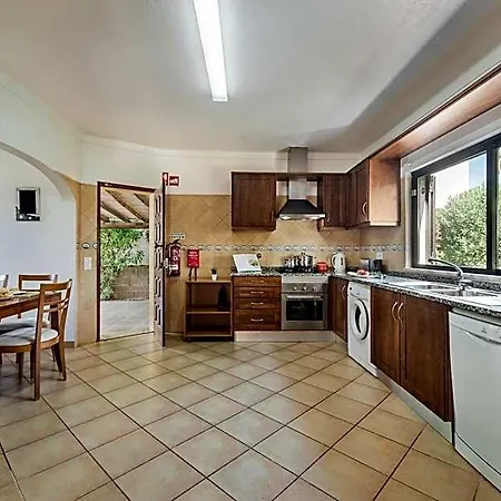 Exclusive Retreat In Vilamoura, Private Pool, Off-street Parking, Free Ac Wifi Vilamoura
