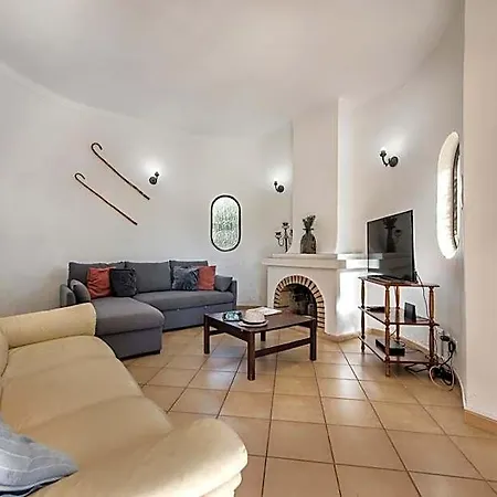 Exclusive Retreat In Vilamoura, Private Pool, Off-street Parking, Free Ac Wifi Vilamoura