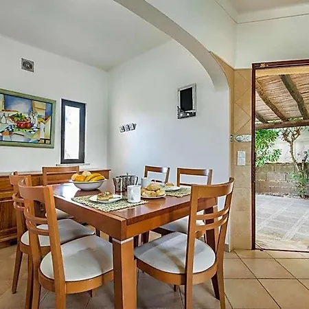 Villa Exclusive Retreat In Vilamoura, Private Pool, Off-street Parking, Free Ac Wifi *