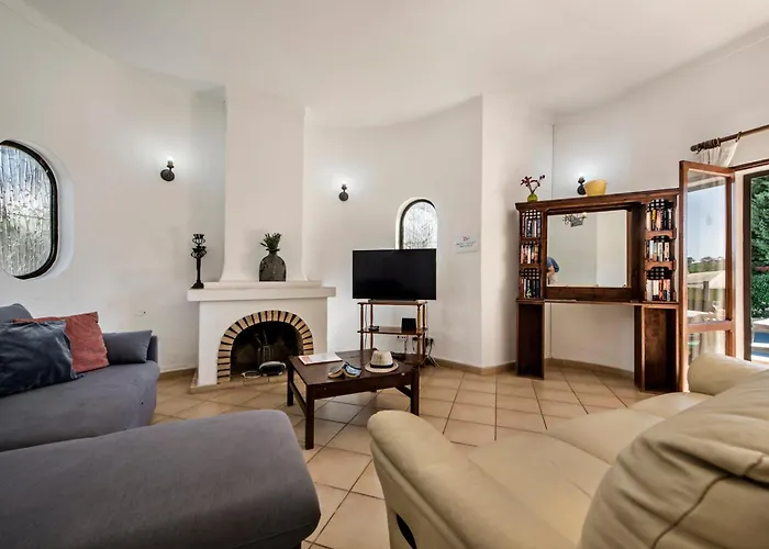 Exclusive Retreat In Vilamoura, Private Pool, Off-street Parking, Free Ac Wifi