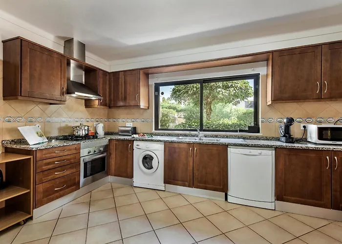 Exclusive Retreat In Vilamoura, Private Pool, Off-street Parking, Free Ac Wifi Villa