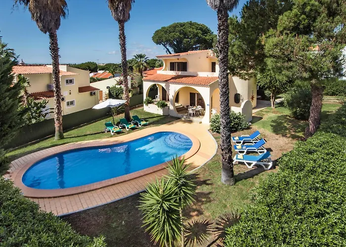 Exclusive Retreat In Vilamoura, Private Pool, Off-street Parking, Free Ac Wifi 别墅 *