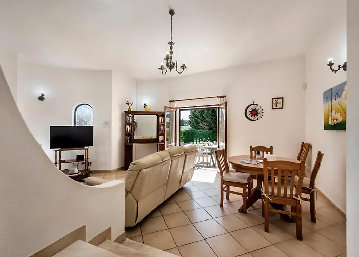 Exclusive Retreat In Vilamoura, Private Pool, Off-street Parking, Free Ac Wifi 别墅 奎特里拉