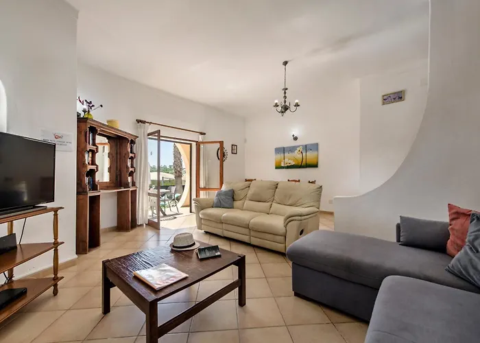 Exclusive Retreat In Vilamoura, Private Pool, Off-street Parking, Free Ac Wifi 别墅