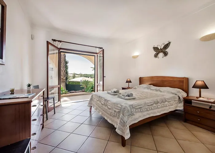 Exclusive Retreat In Vilamoura, Private Pool, Off-street Parking, Free Ac Wifi 别墅 *