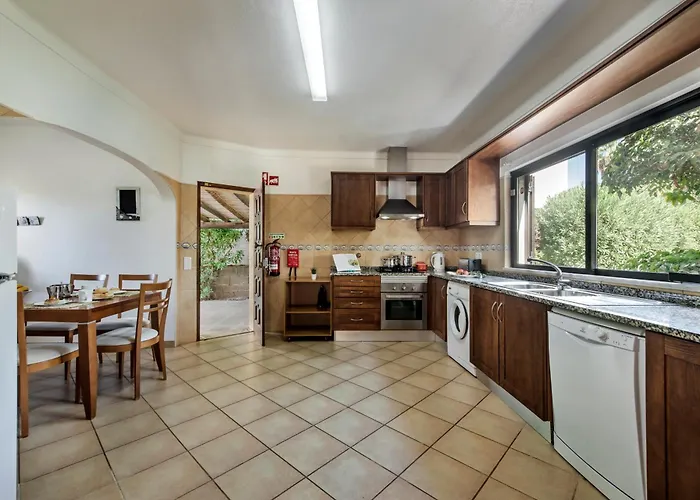 Exclusive Retreat In Vilamoura, Private Pool, Off-street Parking, Free Ac Wifi 别墅 奎特里拉