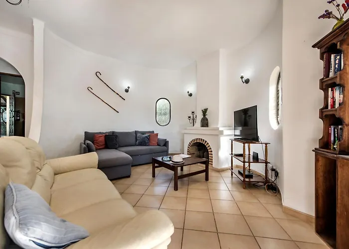别墅 Exclusive Retreat In Vilamoura, Private Pool, Off-street Parking, Free Ac Wifi 奎特里拉