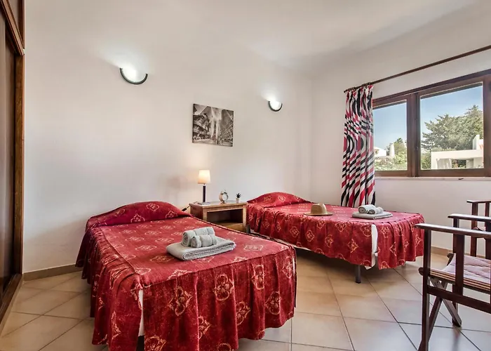 Exclusive Retreat In Vilamoura, Private Pool, Off-street Parking, Free Ac Wifi *