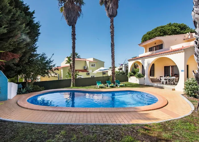 Exclusive Retreat In Vilamoura, Private Pool, Off-street Parking, Free Ac Wifi 奎特里拉