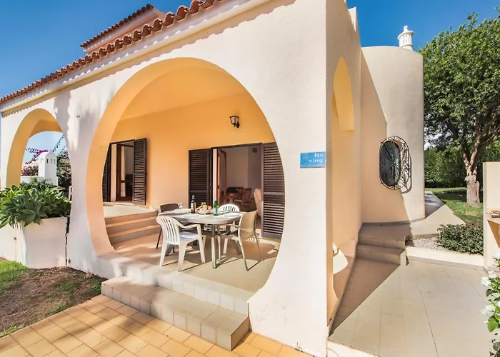 Exclusive Retreat In Vilamoura, Private Pool, Off-street Parking, Free Ac Wifi 别墅