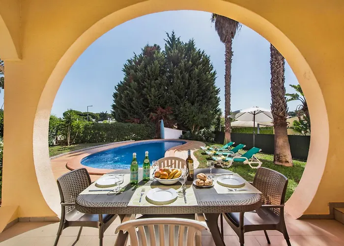 Exclusive Retreat In Vilamoura, Private Pool, Off-street Parking, Free Ac Wifi