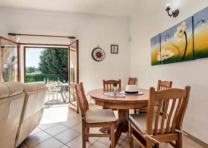 Exclusive Retreat In Vilamoura, Private Pool, Off-street Parking, Free Ac Wifi 别墅 *