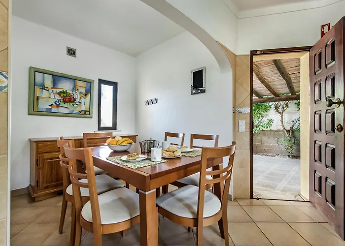 Exclusive Retreat In Vilamoura, Private Pool, Off-street Parking, Free Ac Wifi 别墅 奎特里拉
